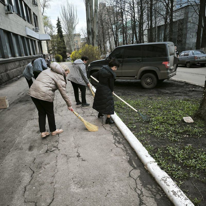 Минсельхоз ДНР присоединился ко второму Республиканскому субботнику Минсельхоз ДНР присоединился ко второму Республиканскому субботнику