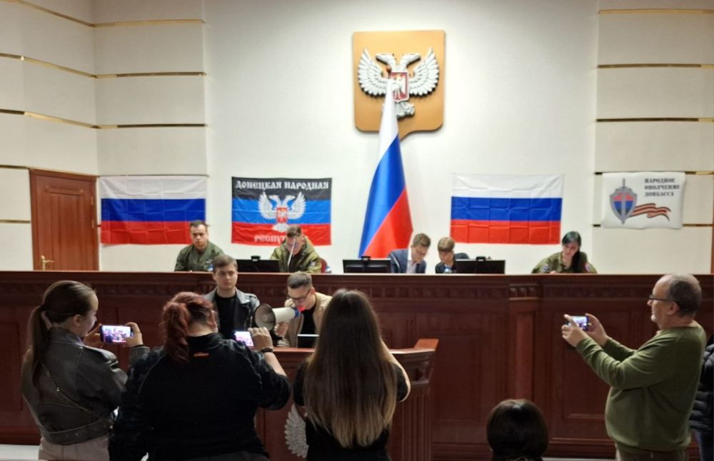 Валентина Харлашка: Депутаты Макеевского городского совета приняли участие в реконструкции провозглашения государственной самостоятельности Донецкой Народной Республики, которое было подготовлено молодежью республики Валентина Харлашка: Депутаты Макеевского городского совета приняли участие в реконструкции провозглашения государственной самостоятельности Донецкой Народной Республики, которое было подготовлено молодежью республики