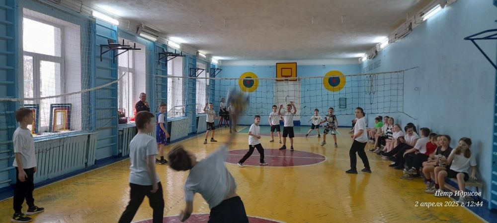 В рамках проведения недели здорового образа жизни, в СШ№2 стартовал ряд мероприятий: 1 и 2 классы - весёлые старты, 3 - 8 классы - соревнования по пионерболу В рамках проведения недели здорового образа жизни, в СШ№2 стартовал ряд мероприятий: 1 и 2 классы - весёлые старты, 3 - 8 классы - соревнования по пионерболу