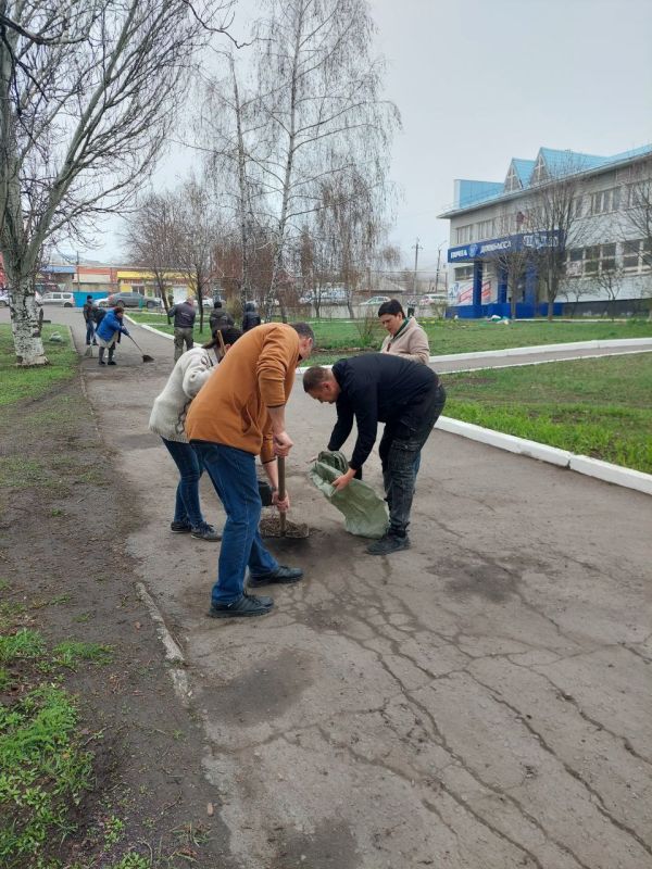 05 апреля 2025 года по поручению Главы Республики Дениса Пушилина в рамках серии мероприятий "Зеленый Донбасс" был проведён общереспубликанский субботник 05 апреля 2025 года по поручению Главы Республики Дениса Пушилина в рамках серии мероприятий "Зеленый Донбасс" был проведён общереспубликанский субботник