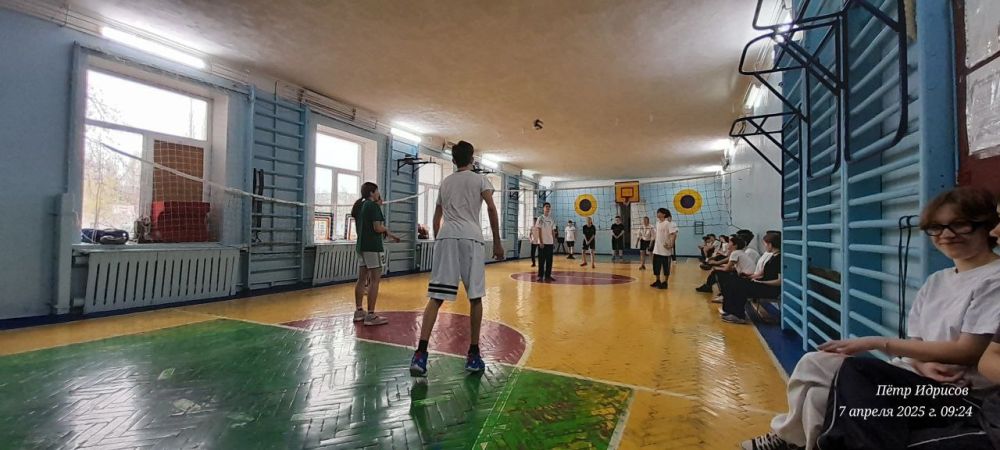 В рамках проведения недели здорового образа жизни, в СШ№2 стартовал ряд мероприятий: 1 и 2 классы - весёлые старты, 3 - 8 классы - соревнования по пионерболу В рамках проведения недели здорового образа жизни, в СШ№2 стартовал ряд мероприятий: 1 и 2 классы - весёлые старты, 3 - 8 классы - соревнования по пионерболу
