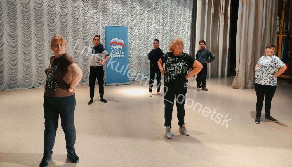 В рамках проекта «Крепкая семья» Всероссийской политической партии «Единая Россия» во Дворце культуры им. В.В. Куйбышева г. Донецка состоялась акция «Будем здоровы!», посвященная Всемирному дню здоровья В рамках проекта «Крепкая семья» Всероссийской политической партии «Единая Россия» во Дворце культуры им. В.В. Куйбышева г. Донецка состоялась акция «Будем здоровы!», посвященная Всемирному дню здоровья