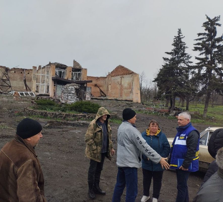 07042025 заместитель председателя Волновахского муниципального совета Донецкой Народной Республики первого созыва, руководитель местного отделения партии «ЛДПР» Дудка Роман Николаевич провел прием граждан в с. Егоровка 07042025 заместитель председателя Волновахского муниципального совета Донецкой Народной Республики первого созыва, руководитель местного отделения партии «ЛДПР» Дудка Роман Николаевич провел прием граждан в с. Егоровка