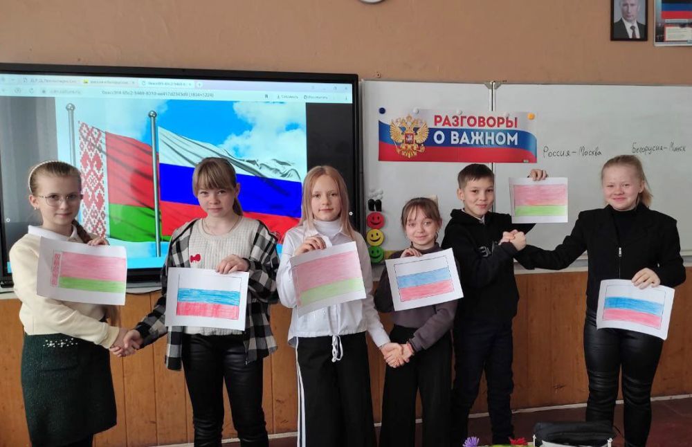 В Кировском внеурочные школьные занятия посвятили Дню единения народов России и Беларуси В Кировском внеурочные школьные занятия посвятили Дню единения народов России и Беларуси