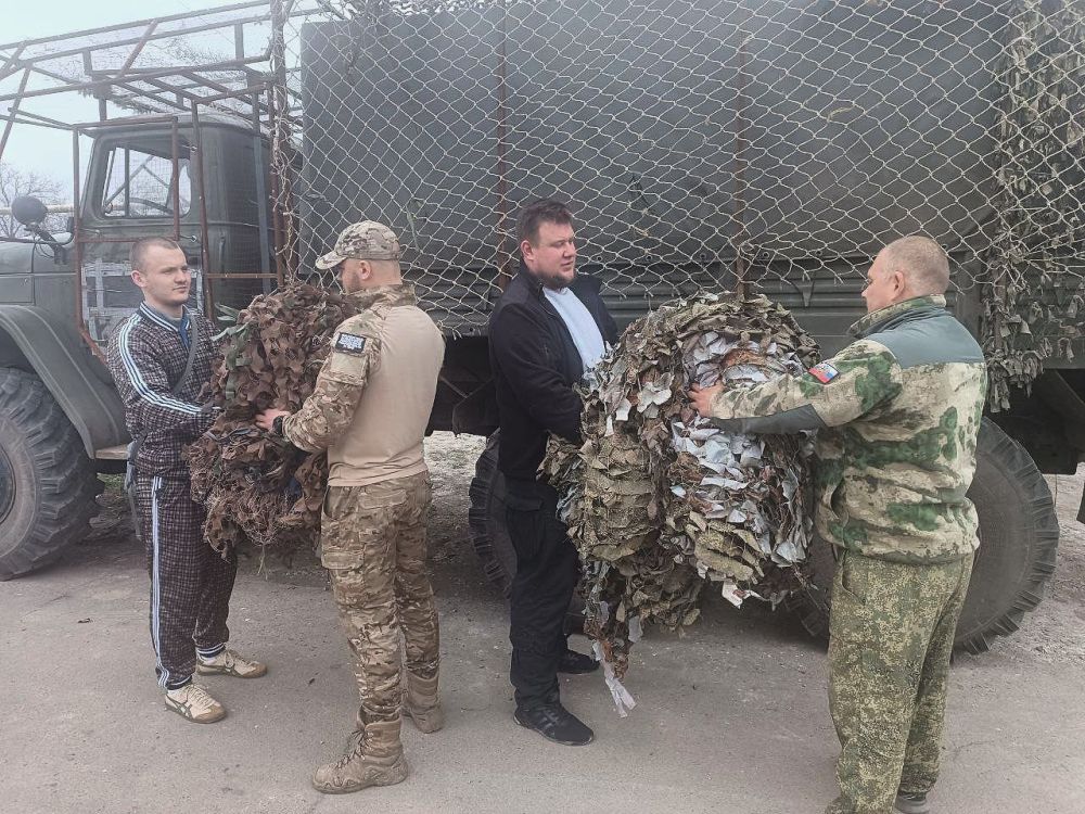 Все для фронта. Первые передали участникам СВО, военнослужащим инженерных войск маскировочные сети Все для фронта. Первые передали участникам СВО, военнослужащим инженерных войск маскировочные сети