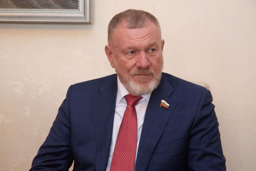 Владимир Константинов: В 11-ю годовщину основания Крымского отделения «Единой России» встретился с сенатором Российской Федерации Сергеем Васильевичем Горняковым, который назначен руководителем Южного межрегионального... Владимир Константинов: В 11-ю годовщину основания Крымского отделения «Единой России» встретился с сенатором Российской Федерации Сергеем Васильевичем Горняковым, который назначен руководителем Южного межрегионального...
