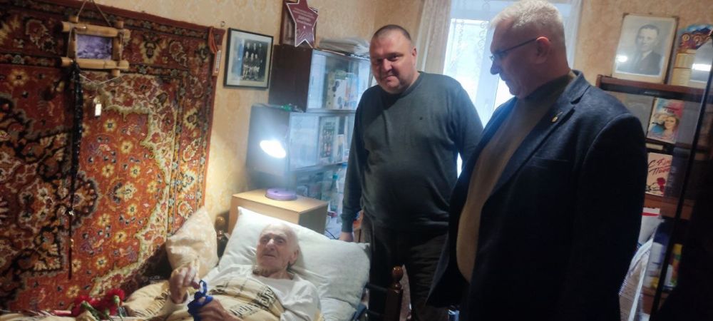 Юрий Будрин: Сегодня, 07 апреля 2025 года, в год 80-летия Победы в Великой Отечественной войне, руководитель Управы Кировского внутригородского района Администрации городского округа Донецк ДНР Алексей Дмитрюк совместно с... Юрий Будрин: Сегодня, 07 апреля 2025 года, в год 80-летия Победы в Великой Отечественной войне, руководитель Управы Кировского внутригородского района Администрации городского округа Донецк ДНР Алексей Дмитрюк совместно с...