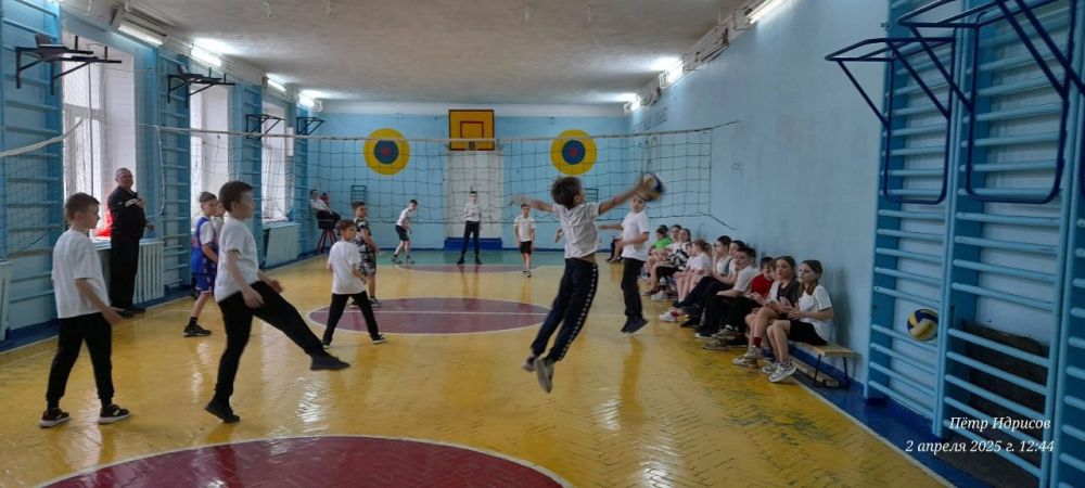 В рамках проведения недели здорового образа жизни, в СШ№2 стартовал ряд мероприятий: 1 и 2 классы - весёлые старты, 3 - 8 классы - соревнования по пионерболу В рамках проведения недели здорового образа жизни, в СШ№2 стартовал ряд мероприятий: 1 и 2 классы - весёлые старты, 3 - 8 классы - соревнования по пионерболу