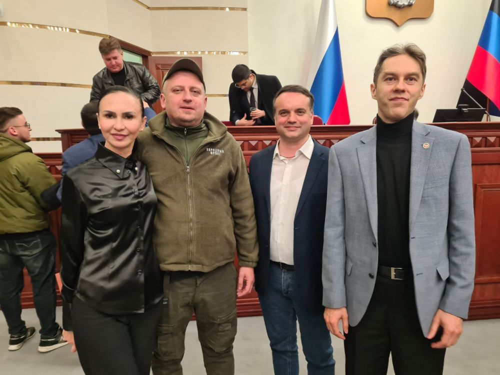 Друзья!. Сегодня приняла участие в мероприятии посвященному одиннадцатой годовщине провозглашения Акта о государственном суверенитете ДНР на котором участники клуба дипломатии "Легатус" реконструировали события... Друзья!. Сегодня приняла участие в мероприятии посвященному одиннадцатой годовщине провозглашения Акта о государственном суверенитете ДНР на котором участники клуба дипломатии "Легатус" реконструировали события...