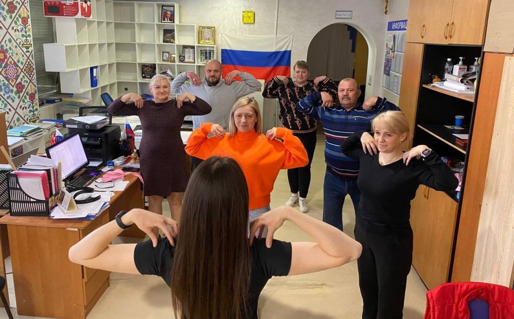 В честь Всемирного дня здоровья, инструктор по спорту Алла Дикун под девизом дня 2025 год– «Здоровье начало жизни – залог благополучного будущего», провела производственную заряду с сотрудниками администрации Волновахского... В честь Всемирного дня здоровья, инструктор по спорту Алла Дикун под девизом дня 2025 год– «Здоровье начало жизни – залог благополучного будущего», провела производственную заряду с сотрудниками администрации Волновахского...