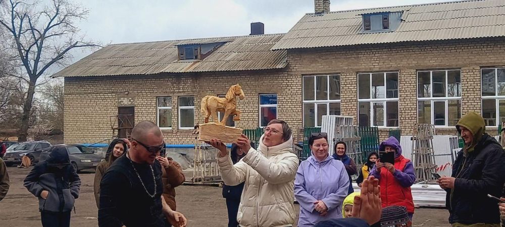 Молодежь Докучаевска пообщалась с чемпионом России Парковой культуры Молодежь Докучаевска пообщалась с чемпионом России Парковой культуры