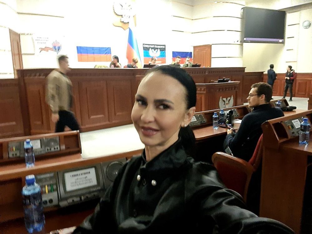 Друзья!. Сегодня приняла участие в мероприятии посвященному одиннадцатой годовщине провозглашения Акта о государственном суверенитете ДНР на котором участники клуба дипломатии "Легатус" реконструировали события... Друзья!. Сегодня приняла участие в мероприятии посвященному одиннадцатой годовщине провозглашения Акта о государственном суверенитете ДНР на котором участники клуба дипломатии "Легатус" реконструировали события...
