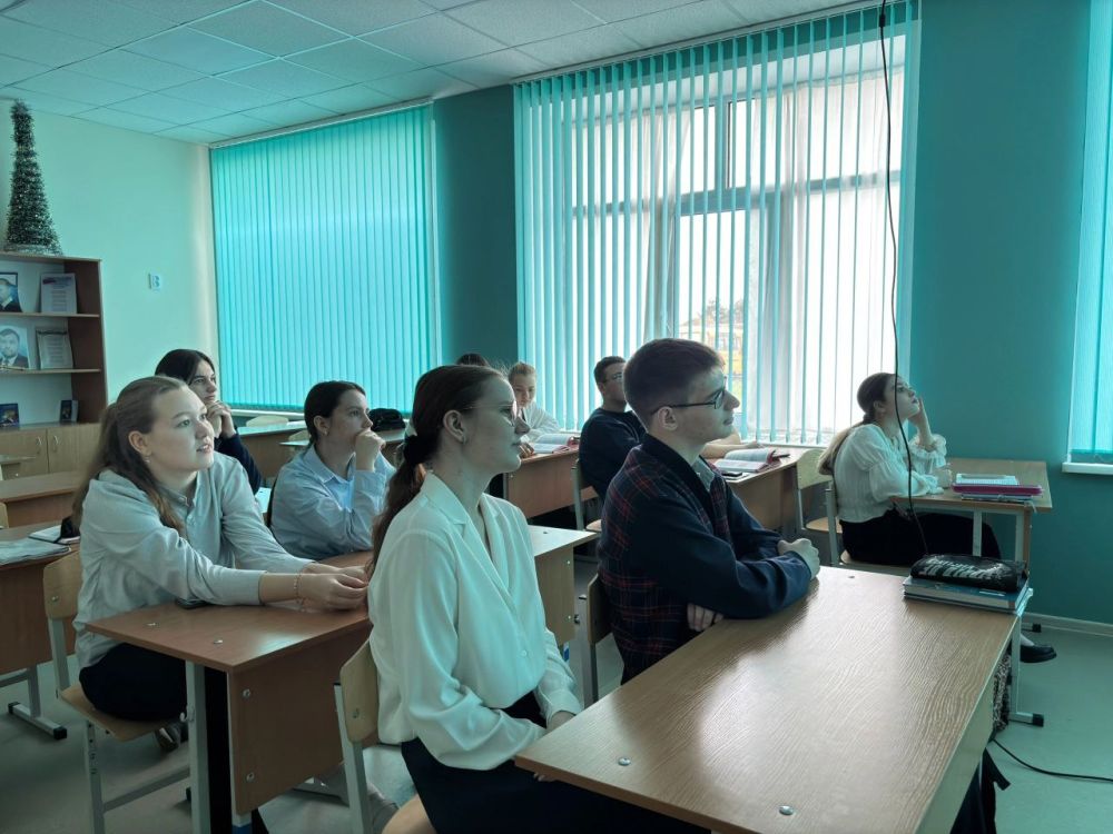 В ГБОУ «Ялтинская школа №1» прошел увлекательный интерактивный урок «Севастополь — город герой! История», организованный по проекту Всероссийской политической партии «Единая Россия» В ГБОУ «Ялтинская школа №1» прошел увлекательный интерактивный урок «Севастополь — город герой! История», организованный по проекту Всероссийской политической партии «Единая Россия»