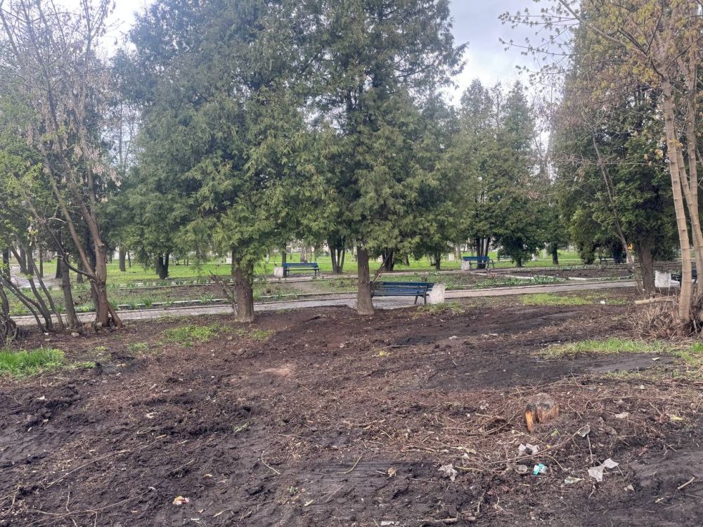 В Ждановке продолжается благоустройство улиц и общественных пространств В Ждановке продолжается благоустройство улиц и общественных пространств