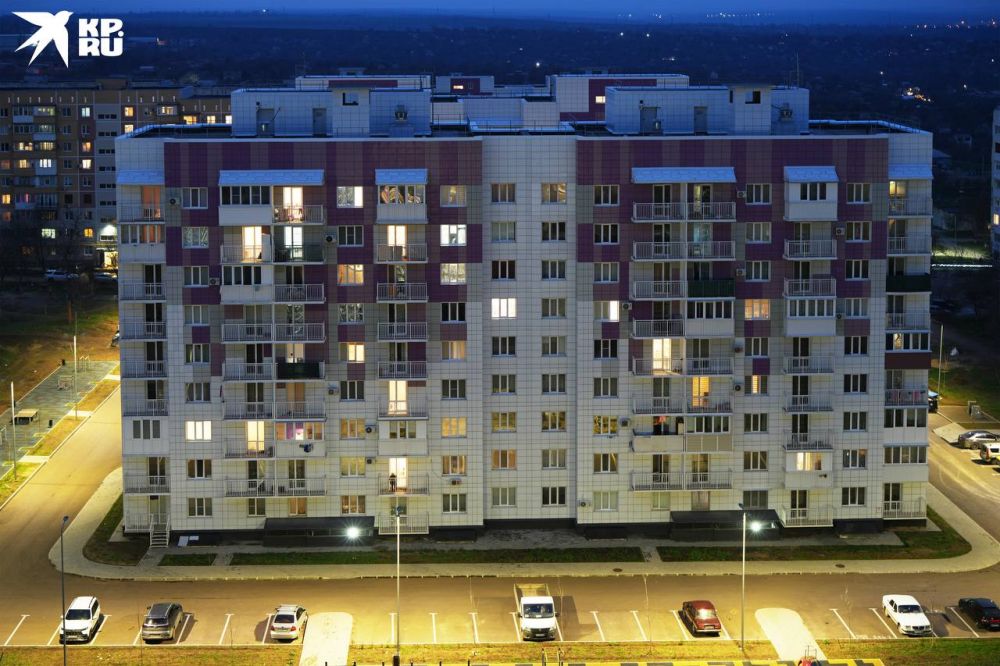Восстановленные девятиэтажные дома и новые компенсационные новостройки в 23-м жилом массиве Мариуполя Восстановленные девятиэтажные дома и новые компенсационные новостройки в 23-м жилом массиве Мариуполя