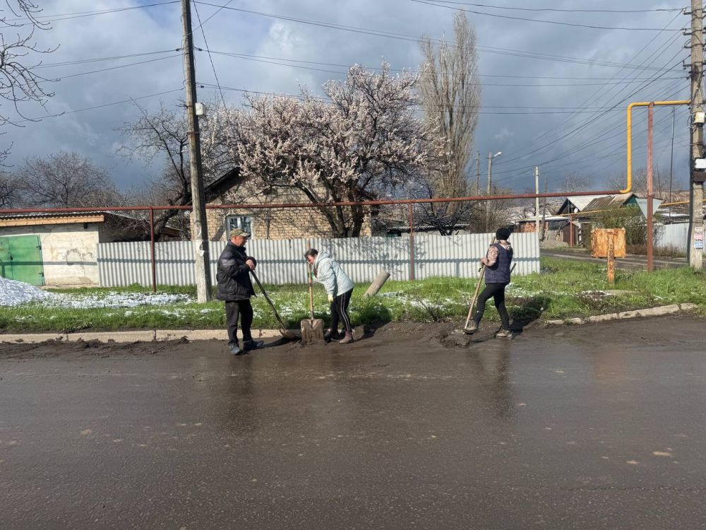 В Ждановке продолжается благоустройство улиц и общественных пространств В Ждановке продолжается благоустройство улиц и общественных пространств