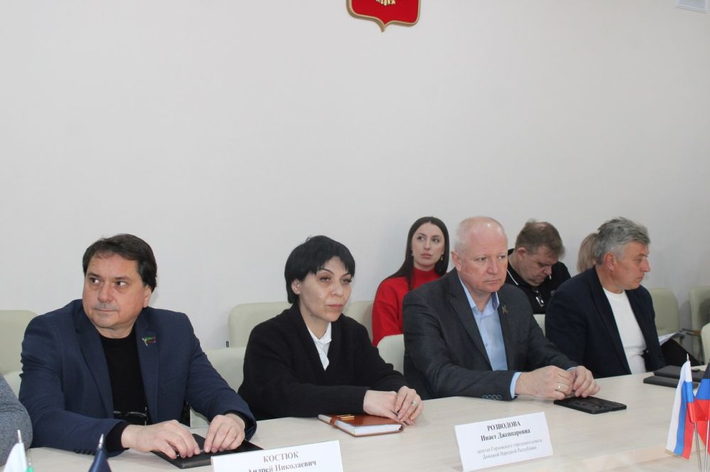 Роман Конев: Во вторник, 08 апреля 2025 года, провёл сорок шестое заседание Горловского городского совета Донецкой Народной Республики первого созыва Роман Конев: Во вторник, 08 апреля 2025 года, провёл сорок шестое заседание Горловского городского совета Донецкой Народной Республики первого созыва
