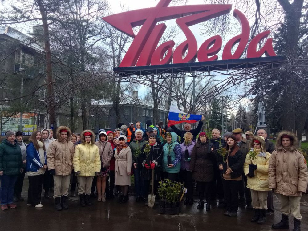 Виктория Жукова: В рамках партийного проекта Единой России "Городская среда" на территории городского округа Харцызск, возле мемориала Вечный огонь на Аллее славы высажено более 150 саженцев роз Виктория Жукова: В рамках партийного проекта Единой России "Городская среда" на территории городского округа Харцызск, возле мемориала Вечный огонь на Аллее славы высажено более 150 саженцев роз