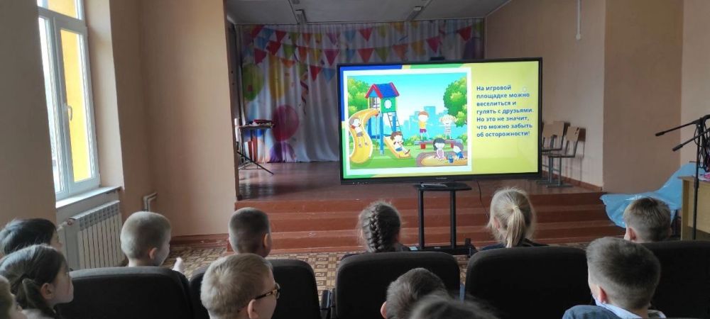 ПРАВИЛА ТЕХНИКИ БЕЗОПАСНОСТИ НА ДЕТСКОЙ И СПОРТИВНОЙ ПЛОЩАДКАХ ПРАВИЛА ТЕХНИКИ БЕЗОПАСНОСТИ НА ДЕТСКОЙ И СПОРТИВНОЙ ПЛОЩАДКАХ
