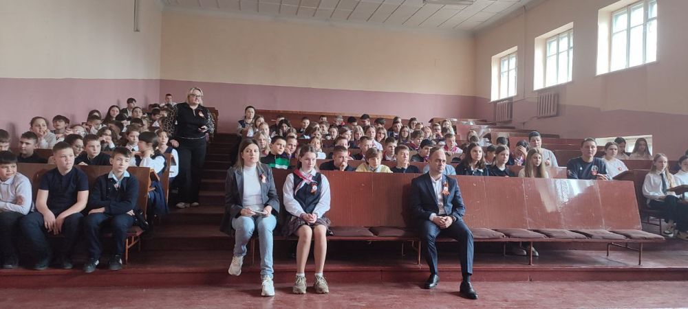 Профилактическая беседа инспектора ГИБДД со школьниками о правилах дорожного движения Профилактическая беседа инспектора ГИБДД со школьниками о правилах дорожного движения