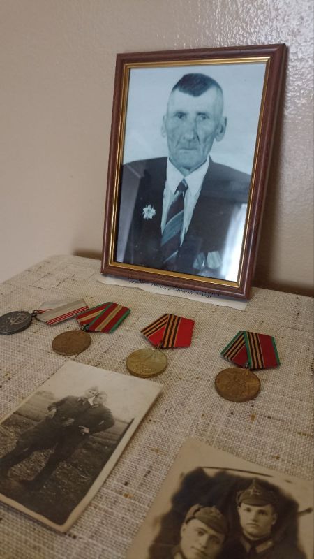 Выставка военных фотографий и семейных реликвий в МБУК "Златоустовский ЦНТ"! Выставка военных фотографий и семейных реликвий в МБУК "Златоустовский ЦНТ"!