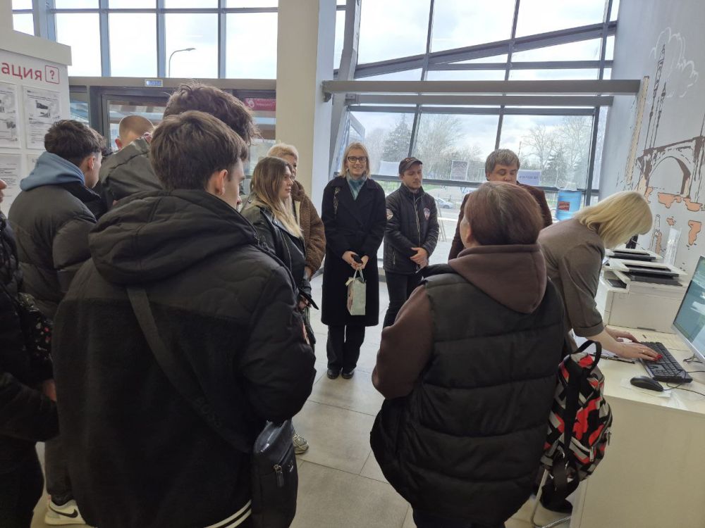#ОдинДеньИзЖизниМФЦ. 08 апреля специалисты центра "Мои документы" отделения № 2 г. Мариуполь, ул. Орджоникидзе, 51 провели день открытых дверей для студентов из Мариупольского государственного университета имени А.И. Куинджи #ОдинДеньИзЖизниМФЦ. 08 апреля специалисты центра "Мои документы" отделения № 2 г. Мариуполь, ул. Орджоникидзе, 51 провели день открытых дверей для студентов из Мариупольского государственного университета имени А.И. Куинджи