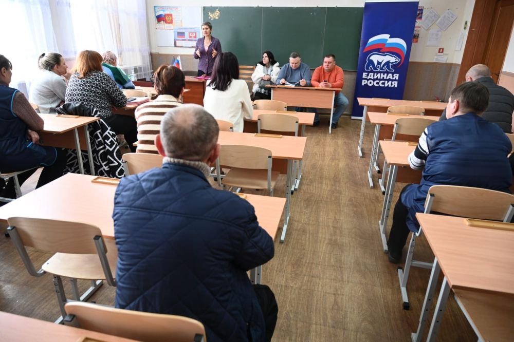 Руководитель Управы Куйбышевского внутригородского района Иван Адамец провел встречу с трудовым коллективом ГБОУ «Школа № 21 г.о. Донецк» Руководитель Управы Куйбышевского внутригородского района Иван Адамец провел встречу с трудовым коллективом ГБОУ «Школа № 21 г.о. Донецк»