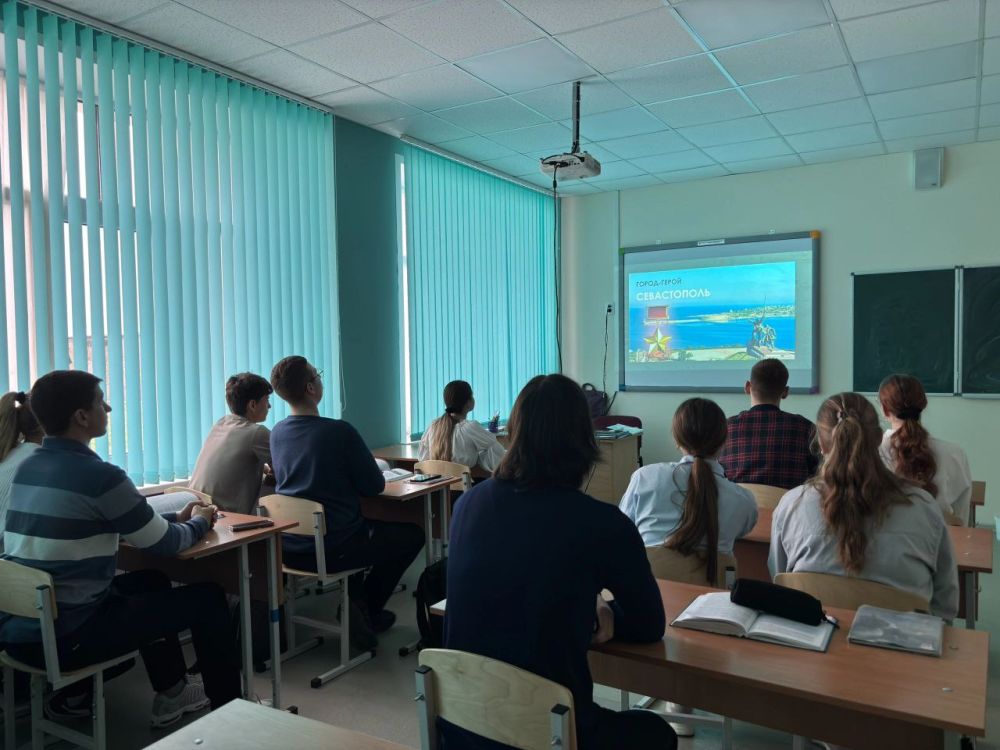 В ГБОУ «Ялтинская школа №1» прошел увлекательный интерактивный урок «Севастополь — город герой! История», организованный по проекту Всероссийской политической партии «Единая Россия» В ГБОУ «Ялтинская школа №1» прошел увлекательный интерактивный урок «Севастополь — город герой! История», организованный по проекту Всероссийской политической партии «Единая Россия»