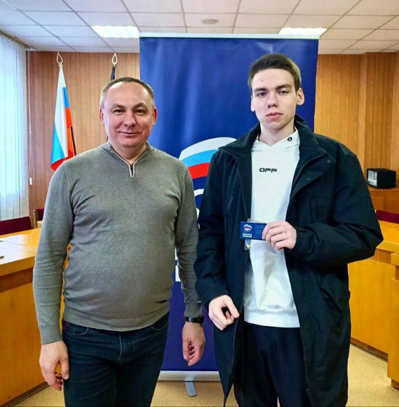 Михаил Меренков: Сегодня ряды местного отделения Всероссийской политической партии «ЕдинаяРоссия» пополнились новыми партийцами Михаил Меренков: Сегодня ряды местного отделения Всероссийской политической партии «ЕдинаяРоссия» пополнились новыми партийцами