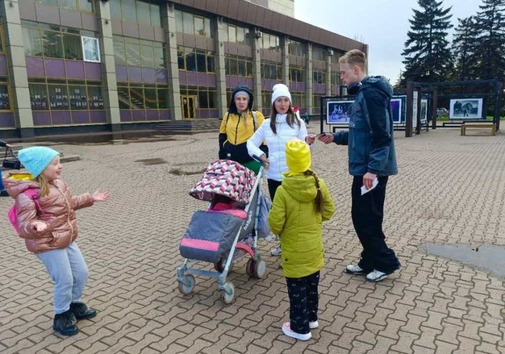 Игорь Мартынов: Прикоснёмся к истории. В день празднования провозглашения Донецкой Народной Республики, активисты местного отделения Российского движения детей и молодёжи "Движение Первых" и активисты "Народной Дружины"... Игорь Мартынов: Прикоснёмся к истории. В день празднования провозглашения Донецкой Народной Республики, активисты местного отделения Российского движения детей и молодёжи "Движение Первых" и активисты "Народной Дружины"...