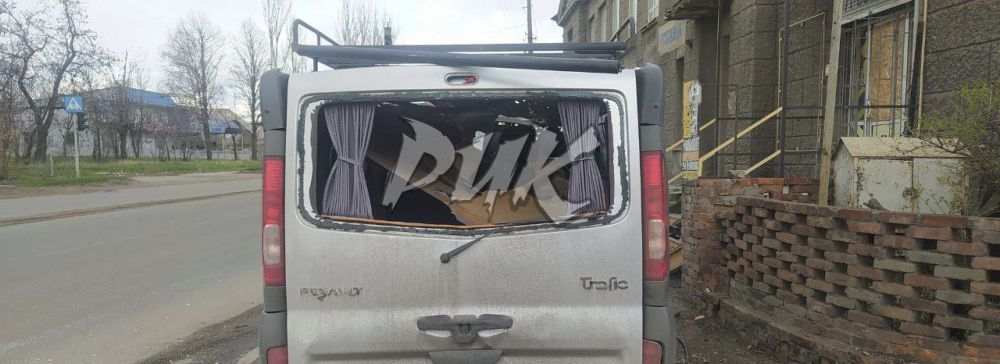 Иван Приходько: Последствия сброса взрывоопасного предмета с беспилотного летательного аппарата украинских террористов по улице Интернациональной (Центрально-Городской район Горловки) Иван Приходько: Последствия сброса взрывоопасного предмета с беспилотного летательного аппарата украинских террористов по улице Интернациональной (Центрально-Городской район Горловки)