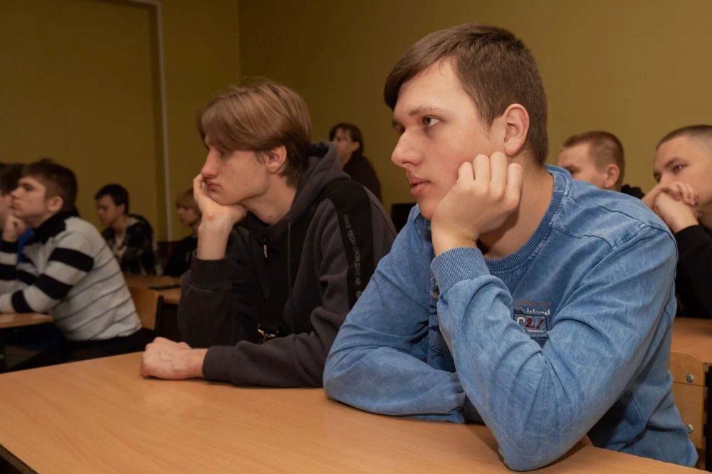 В рамках празднования Дня провозглашения Донецкой Народной Республики Управа Ворошиловского района совместно с Всероссийской ассоциацией ветеранов СВО в Донецкой Народной Республике провели тематический урок «Разговоры о... В рамках празднования Дня провозглашения Донецкой Народной Республики Управа Ворошиловского района совместно с Всероссийской ассоциацией ветеранов СВО в Донецкой Народной Республике провели тематический урок «Разговоры о...