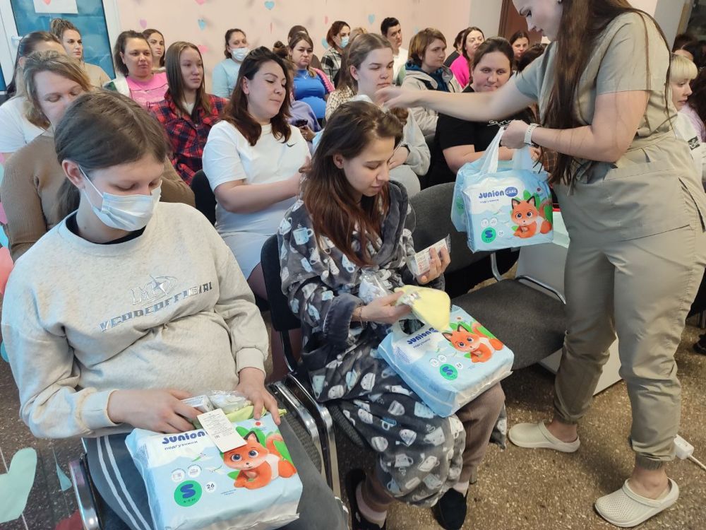 В Орджоникидзевском районе Мариуполя прошло мероприятие ко Дню беременных В Орджоникидзевском районе Мариуполя прошло мероприятие ко Дню беременных
