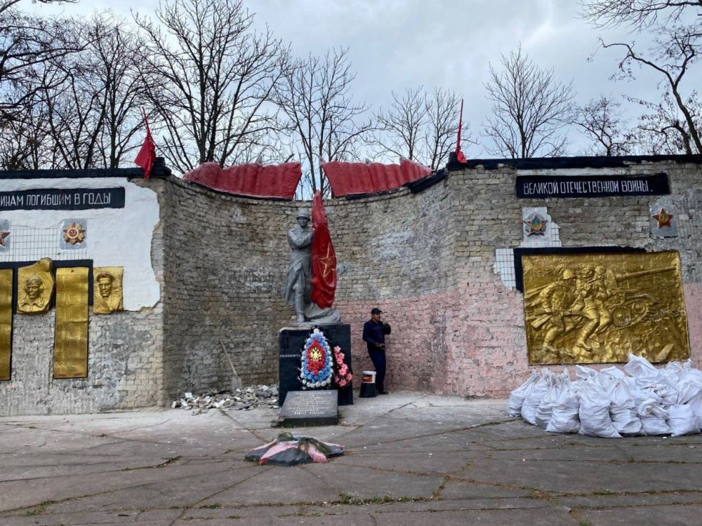 Ямальские строители завершают реставрацию четырёх памятников в подшефном регионе Ямальские строители завершают реставрацию четырёх памятников в подшефном регионе