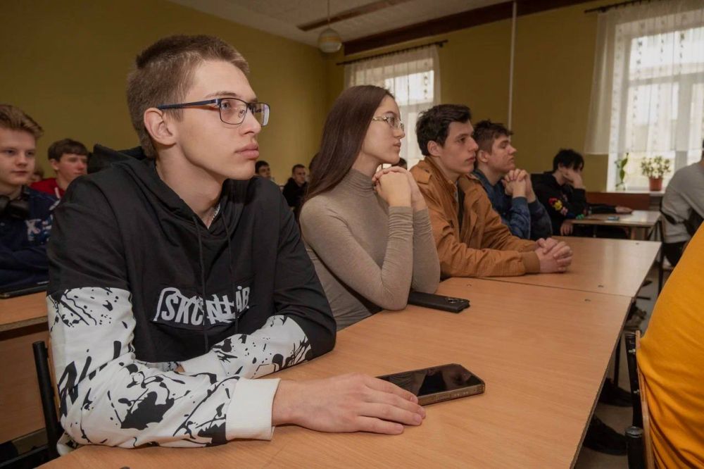 В рамках празднования Дня провозглашения Донецкой Народной Республики Управа Ворошиловского района совместно с Всероссийской ассоциацией ветеранов СВО в Донецкой Народной Республике провели тематический урок «Разговоры о... В рамках празднования Дня провозглашения Донецкой Народной Республики Управа Ворошиловского района совместно с Всероссийской ассоциацией ветеранов СВО в Донецкой Народной Республике провели тематический урок «Разговоры о...