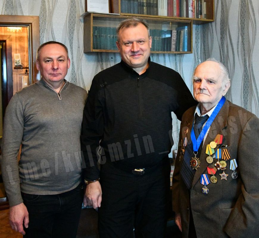 Алексей Кулемзин: Продолжаю важную миссию награждения наших уважаемых ветеранов званиями «Почетный гражданин городского округа Донецк» Алексей Кулемзин: Продолжаю важную миссию награждения наших уважаемых ветеранов званиями «Почетный гражданин городского округа Донецк»