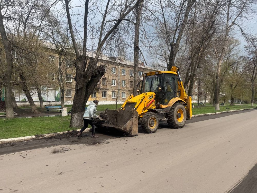 В Ждановке продолжается благоустройство улиц и общественных пространств В Ждановке продолжается благоустройство улиц и общественных пространств