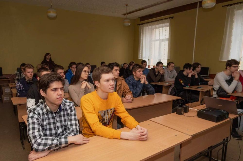 В рамках празднования Дня провозглашения Донецкой Народной Республики Управа Ворошиловского района совместно с Всероссийской ассоциацией ветеранов СВО в Донецкой Народной Республике провели тематический урок «Разговоры о... В рамках празднования Дня провозглашения Донецкой Народной Республики Управа Ворошиловского района совместно с Всероссийской ассоциацией ветеранов СВО в Донецкой Народной Республике провели тематический урок «Разговоры о...