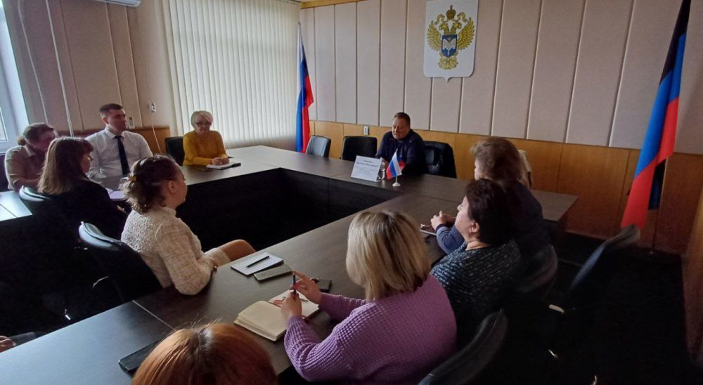 Валентин Левченко: В теплой и доверительной обстановке прошла сегодня встреча с коллективом сотрудников ДОНЕЦКСТАТа Валентин Левченко: В теплой и доверительной обстановке прошла сегодня встреча с коллективом сотрудников ДОНЕЦКСТАТа