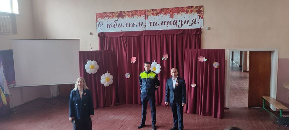 Профилактическая беседа инспектора ГИБДД со школьниками о правилах дорожного движения Профилактическая беседа инспектора ГИБДД со школьниками о правилах дорожного движения