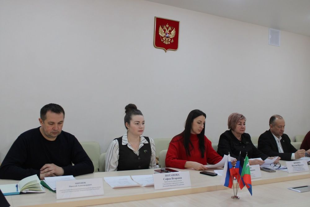 Роман Конев: 08 апреля 2025 года состоялось совместное заседание постоянных комитетов Горловского городского совета Донецкой Народной Республики первого созыва по вопросам бюджета, налоговой политики и финансам, по вопросам... Роман Конев: 08 апреля 2025 года состоялось совместное заседание постоянных комитетов Горловского городского совета Донецкой Народной Республики первого созыва по вопросам бюджета, налоговой политики и финансам, по вопросам...