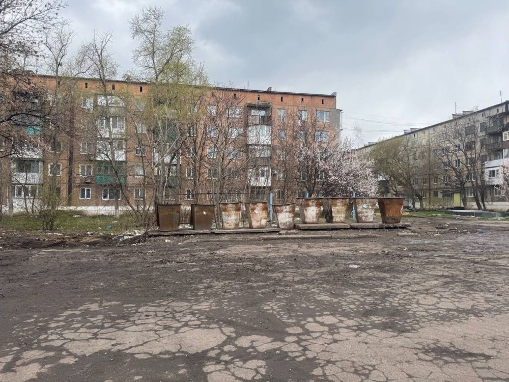 В Ждановке продолжается благоустройство улиц и общественных пространств В Ждановке продолжается благоустройство улиц и общественных пространств