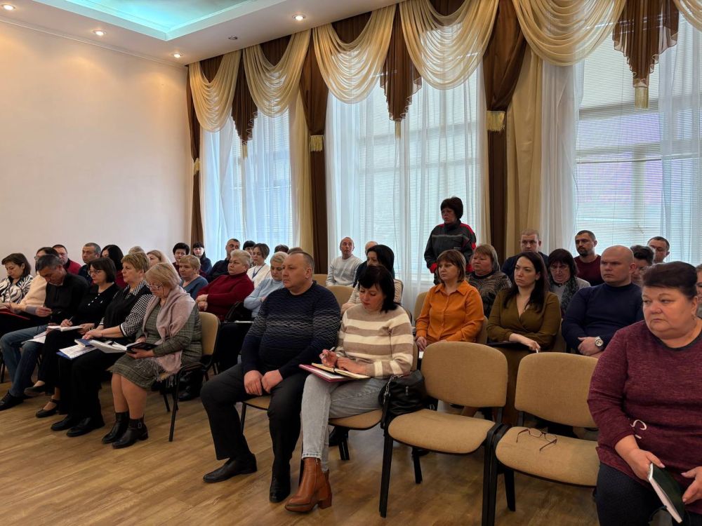 Наталья Великодная: Сегодня провела расширенное аппаратное совещание с начальниками отделов, секторов и структурных подразделений Администрации Тельмановского муниципального округа, территориальных подразделений министерств... Наталья Великодная: Сегодня провела расширенное аппаратное совещание с начальниками отделов, секторов и структурных подразделений Администрации Тельмановского муниципального округа, территориальных подразделений министерств...