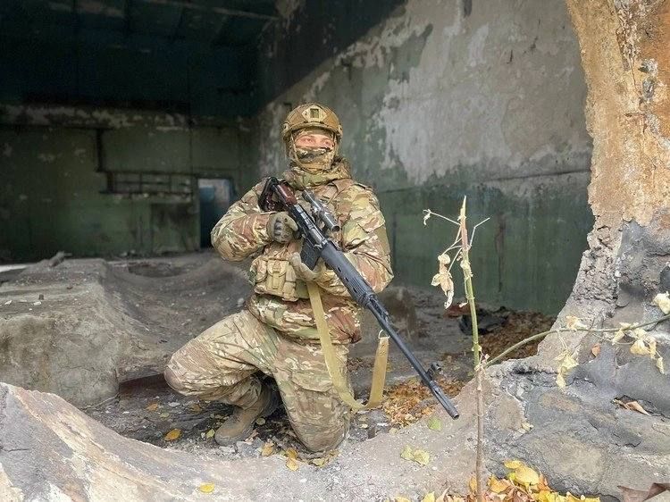 Защита Отечества в трудные времена в крови у настоящих мужиков: история отца и сына, оставивших благополучную жизнь, чтобы стать снайперами на СВО Защита Отечества в трудные времена в крови у настоящих мужиков: история отца и сына, оставивших благополучную жизнь, чтобы стать снайперами на СВО