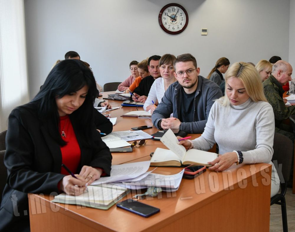 Алексей Кулемзин: Провёл аппаратное совещание с руководителями районов и структурных подразделений городской администрации Алексей Кулемзин: Провёл аппаратное совещание с руководителями районов и структурных подразделений городской администрации