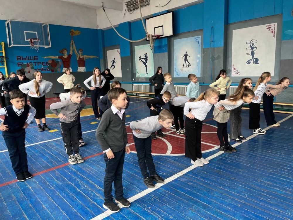 Всемирный День здоровья!. НАЧИНАЙ УТРО С ЮНАРМЕЙСКОЙ ЗАРЯДКИ! Всемирный День здоровья!. НАЧИНАЙ УТРО С ЮНАРМЕЙСКОЙ ЗАРЯДКИ!