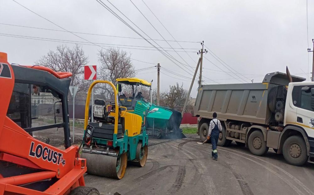 Василий Овчаров: Дорожники Московской области уложили новое дорожное покрытие на одной из улиц Новоазовска Василий Овчаров: Дорожники Московской области уложили новое дорожное покрытие на одной из улиц Новоазовска