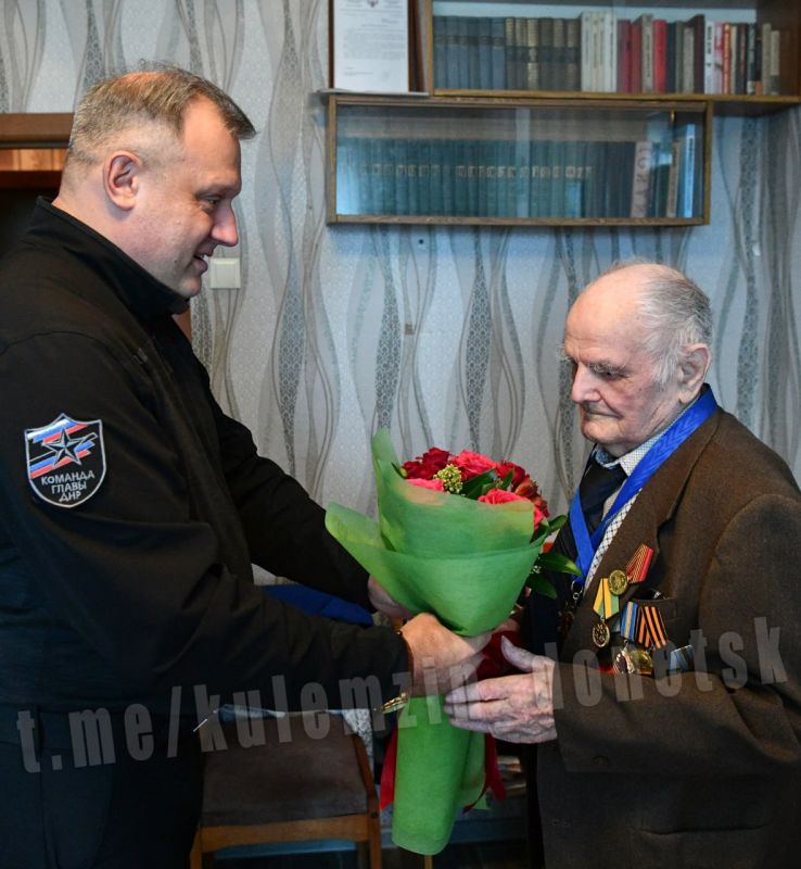 Алексей Кулемзин: Продолжаю важную миссию награждения наших уважаемых ветеранов званиями «Почетный гражданин городского округа Донецк» Алексей Кулемзин: Продолжаю важную миссию награждения наших уважаемых ветеранов званиями «Почетный гражданин городского округа Донецк»