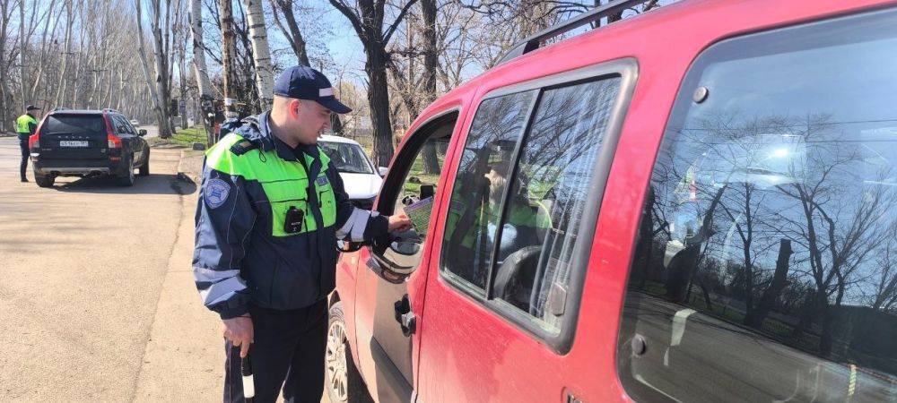 В Горловке полицейские проводят отработку «Перекрёсток» В Горловке полицейские проводят отработку «Перекрёсток»