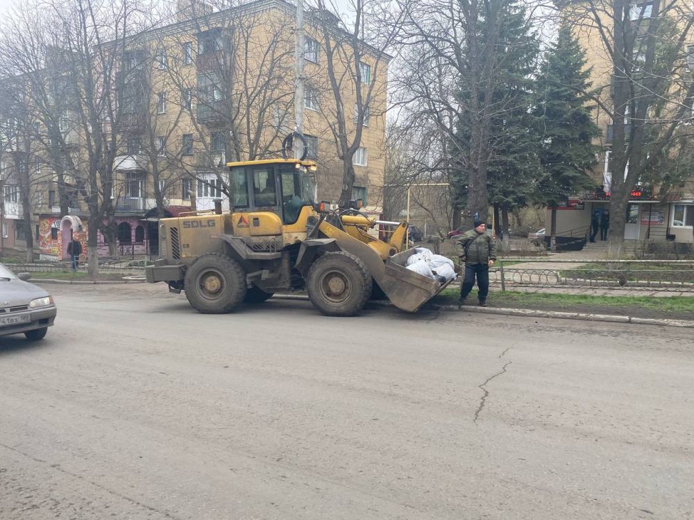 8 апреля силами МУП «Спецтранс» завершена уборка территории после общереспубликанского субботника 8 апреля силами МУП «Спецтранс» завершена уборка территории после общереспубликанского субботника